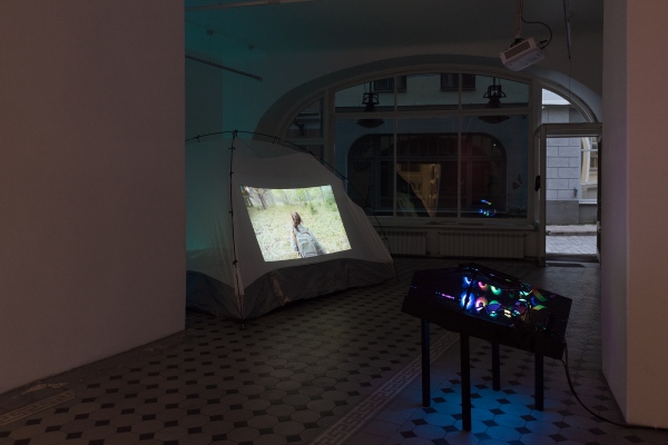 Exhibition view, Draakoni Gallery, 2020